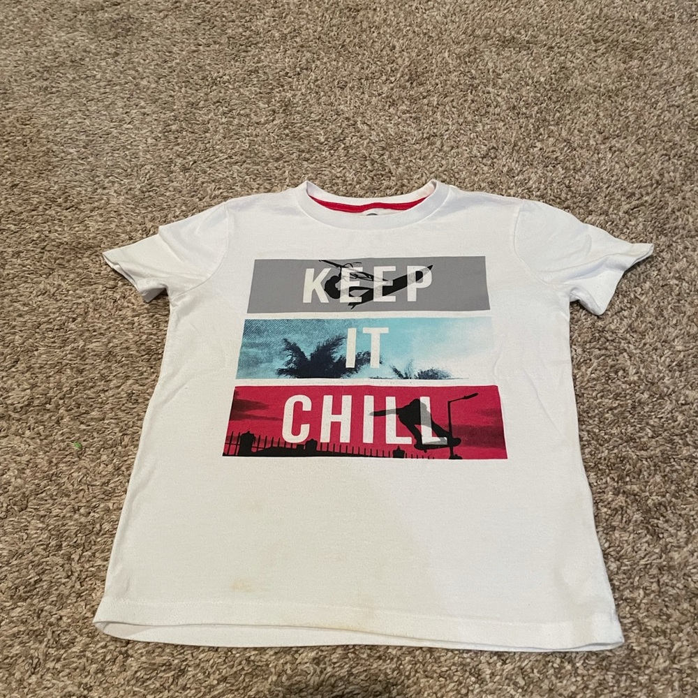 5/$25 Old Navy T-shirt Size Small 6/7